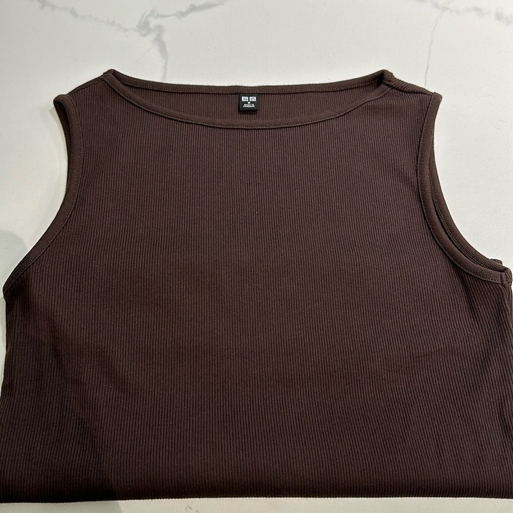 Uniqlo boatneck sleeveless tank top